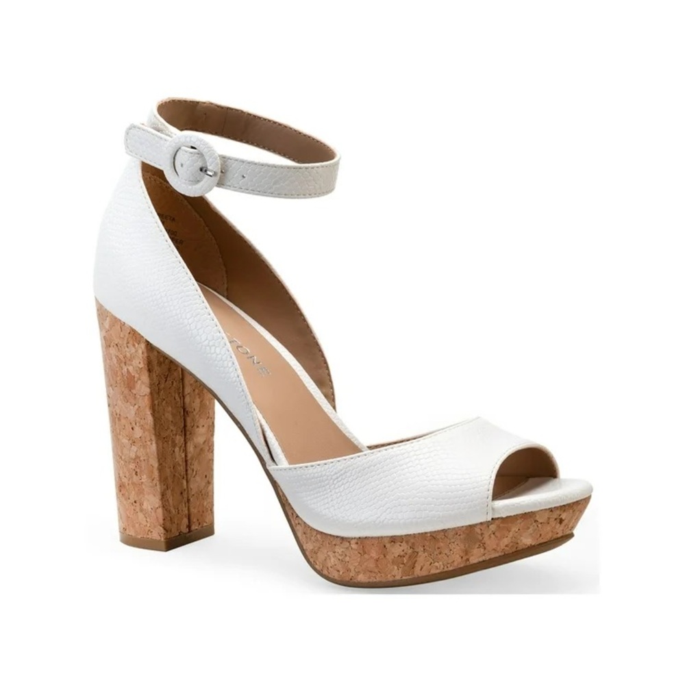 NEVER BEEN WORN! White block heel 🫶🏼